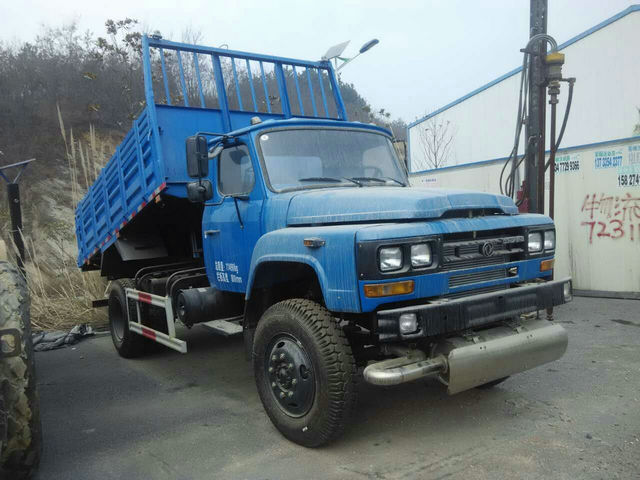 四驅尖頭自卸車